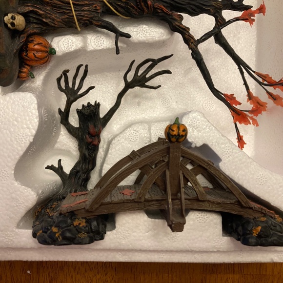 Department 56 Legends of Sleepy Hollow set - Picture 4 of 5